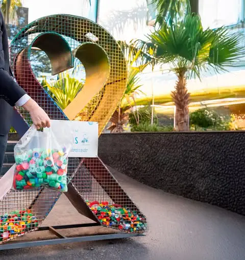 ¡Juntá tus tapitas y traelas a nuestro colector!